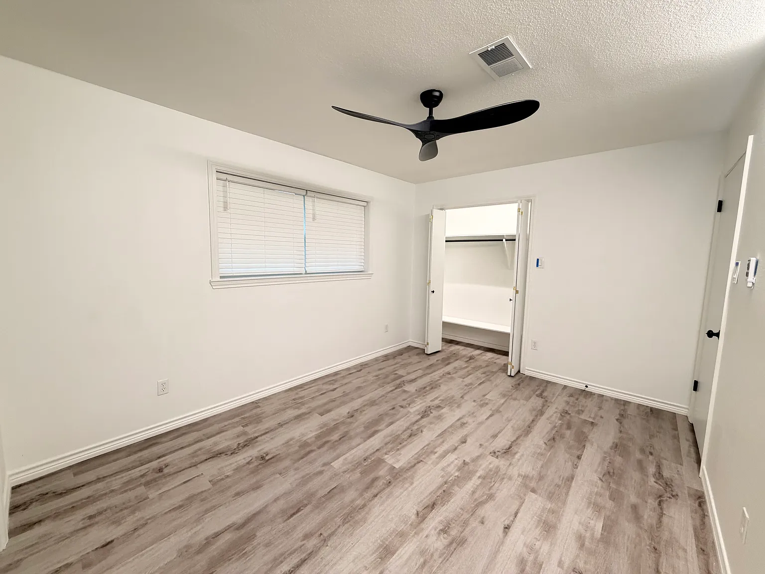 4 bed, 1400 sqft, $2,200 — Photo 4