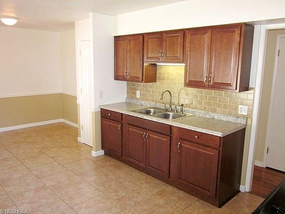 3rd image of 11060 Fairlawn Dr