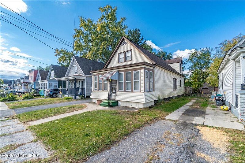 3rd image of 1060 Cutler Street