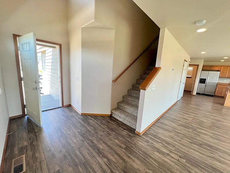 210 W Hailey Ct — Photo 3
