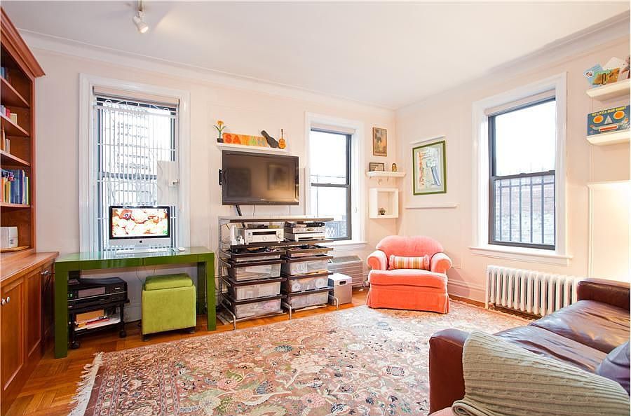 1st image of 205 E 10th St APT 6C