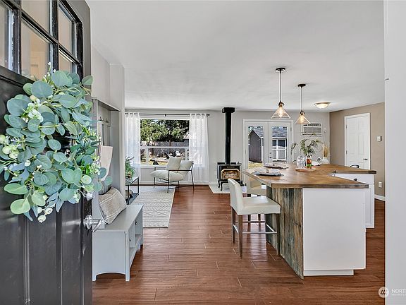 3rd image of 2871 Sun Mountian Drive