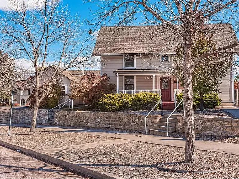 227 Cheyenne Ave — Photo 1