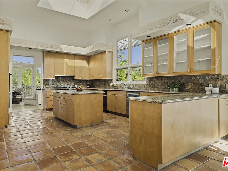 3780 1/2 Multiview Dr — Photo 17