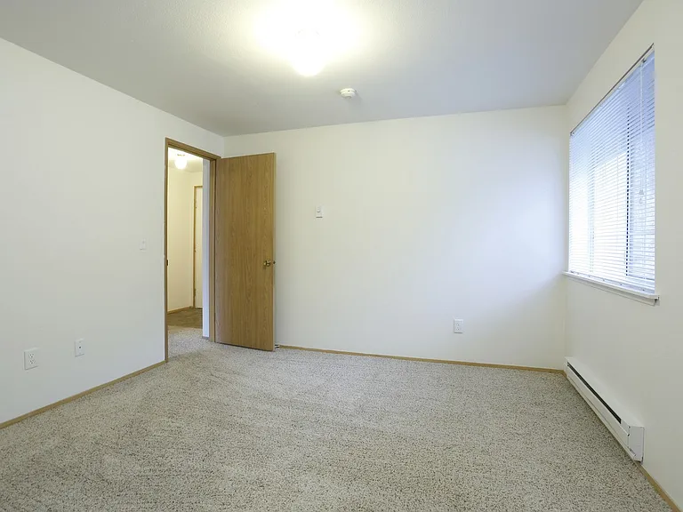 North Creek Heights Apartments — Photo 9