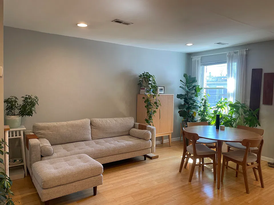 1121 Queen St NE #3