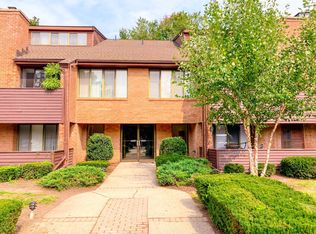 25 Stanley St APT B6, West Hartford, CT 06107