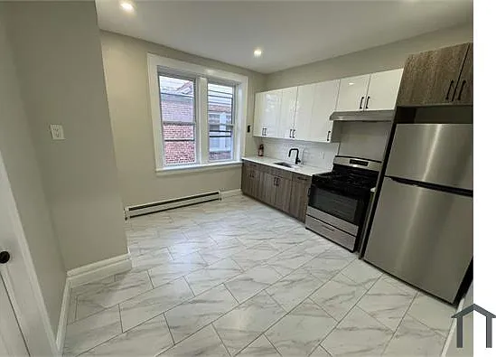 380 N 11th St #8 — Photo 2