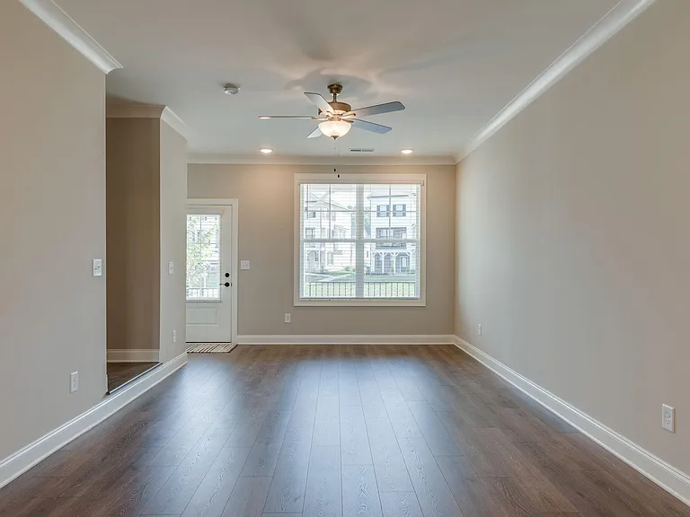 410 Portsdale Dr — Photo 8