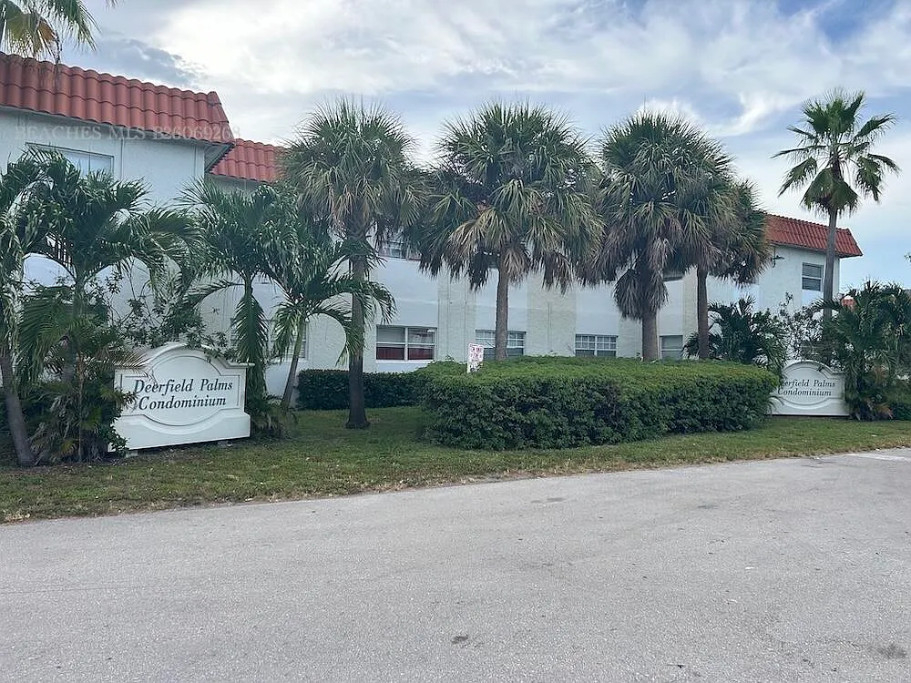 3 bed, 1.5 bath, 892 sqft, $1,850 — Photo 1