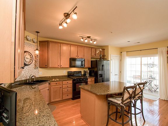 3rd image of 15150 Silica St