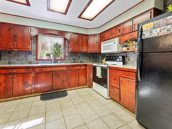 3rd image of 20907 Hardwood Loop