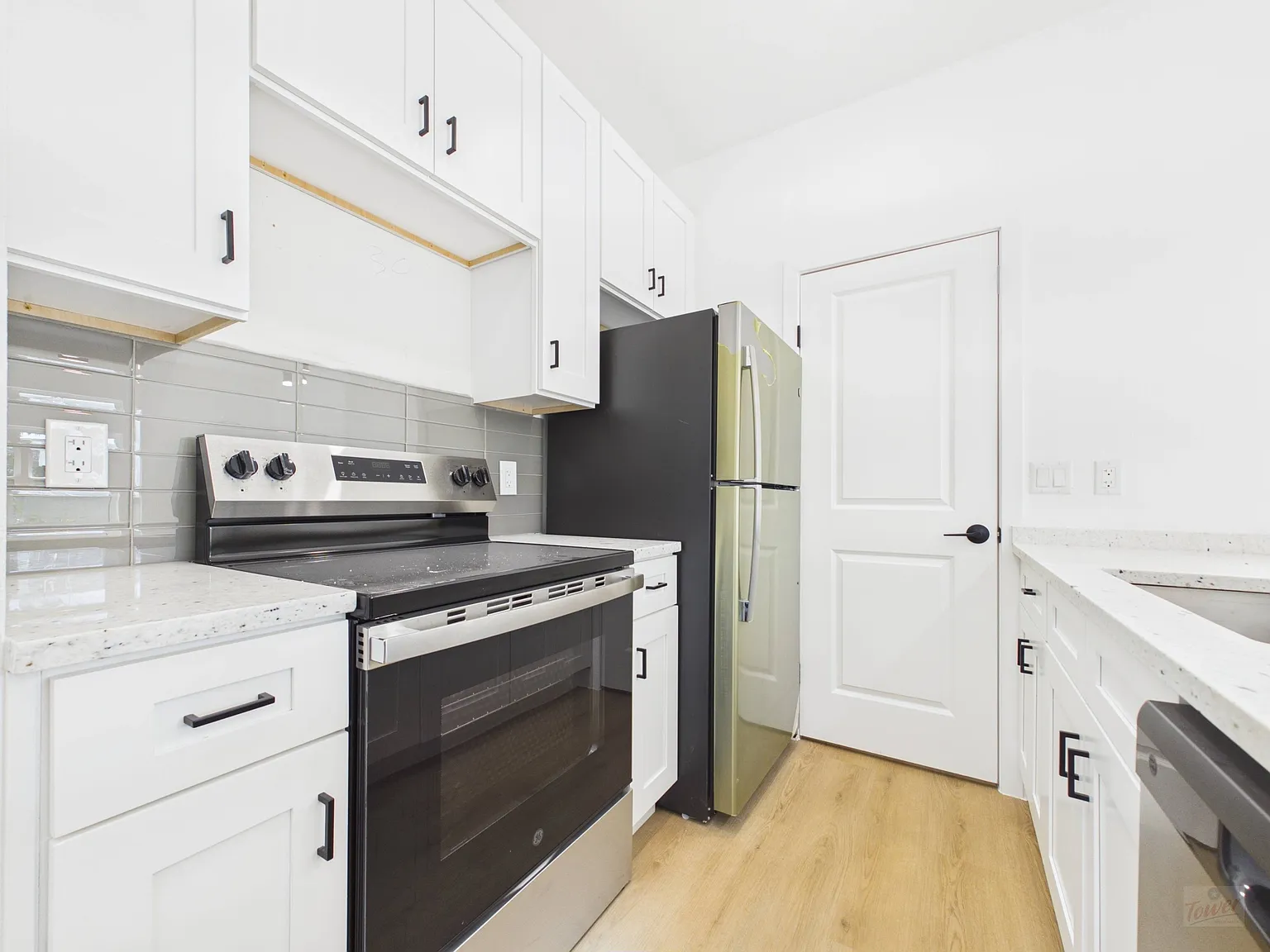 704 W 21st St — Photo 2