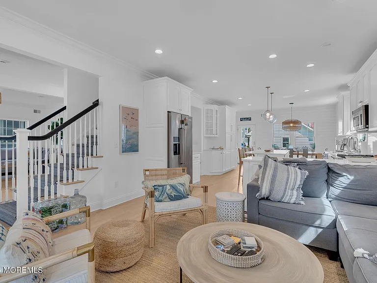 112 Sylvania Ave — Photo 12