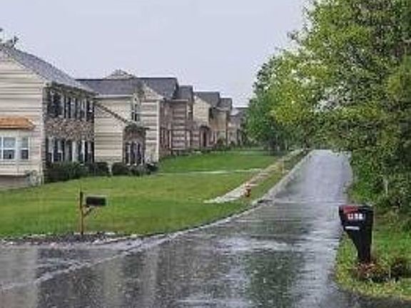 Exterior Neighborhood (street photo)