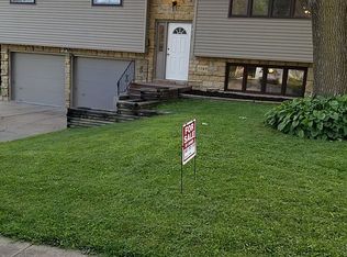 2569 Chaney Rd, Dubuque, IA 52001