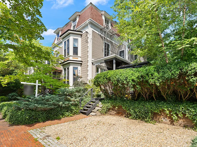32 Hawthorn St #1 — Photo 46