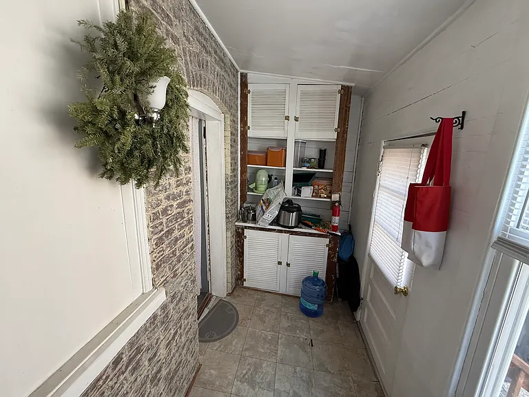 3368 Vaux St — Photo 10