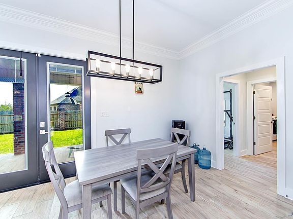 3rd image of 339 Karoline Elizabeth St