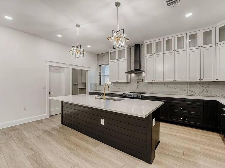 406 E Carrie Mnr — Photo 11