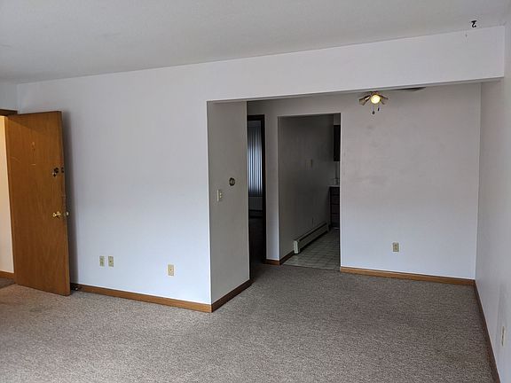 4th image of 636 S Dodge St APT 2