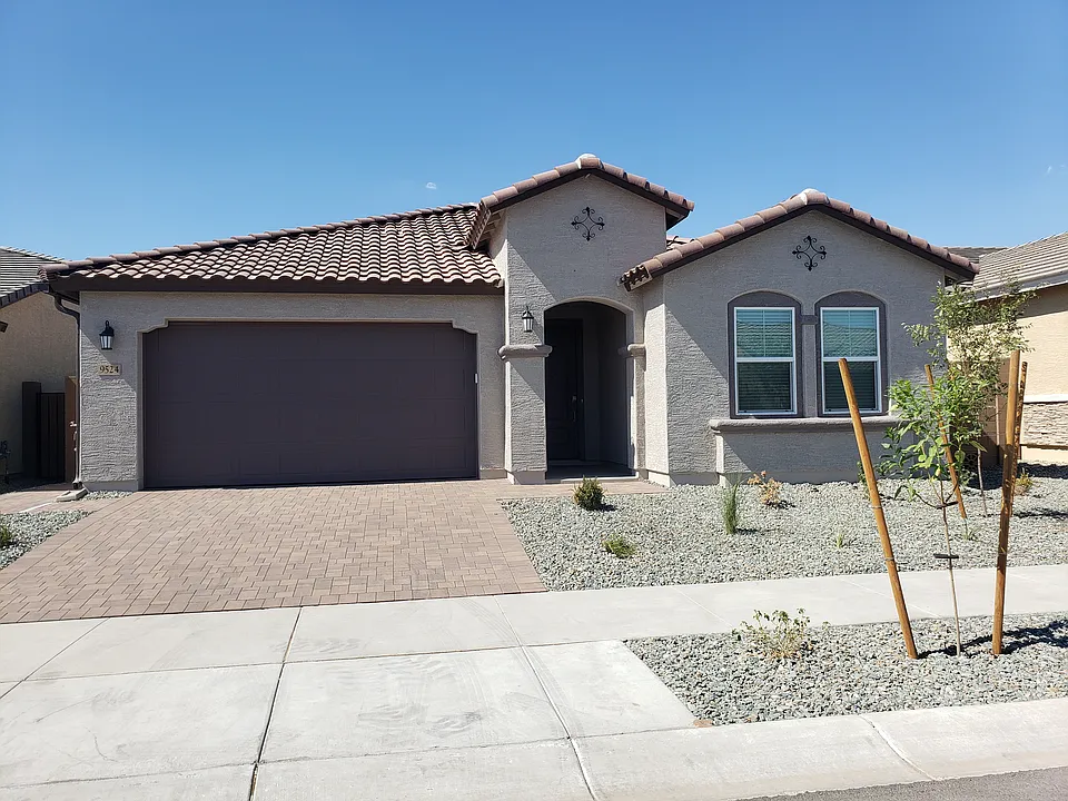 9524 W Whitton Ave