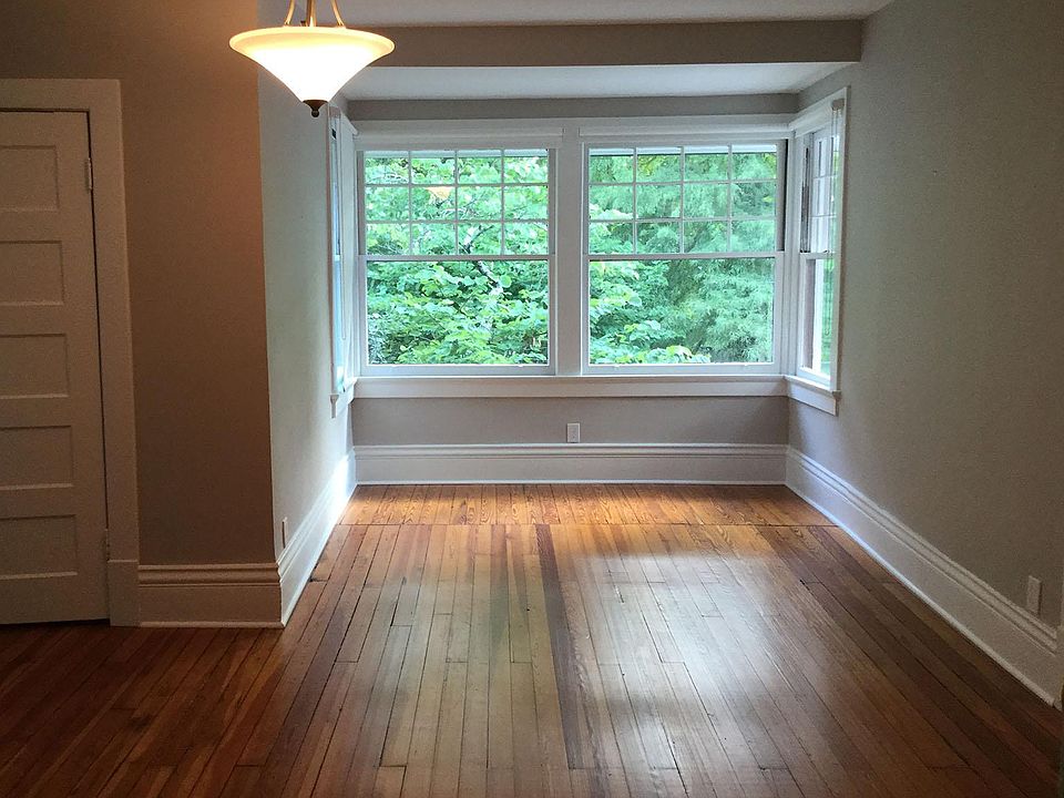 Living room - windows to backyard