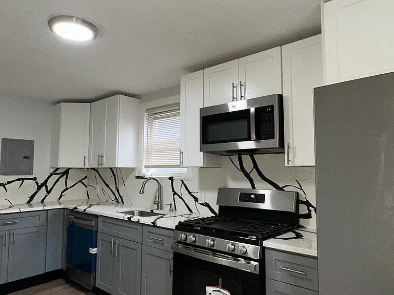 335 Summit Ave #1 — Photo 2