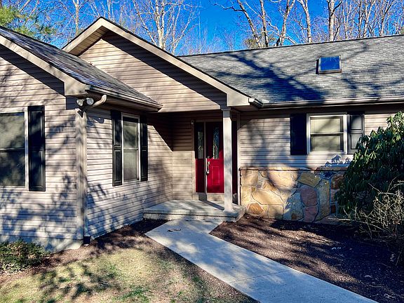 3rd image of 160 Lakeside Dr
