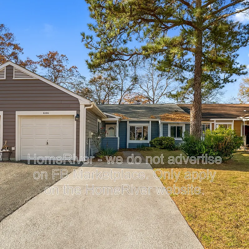 604 Edgewater Dr photo 1