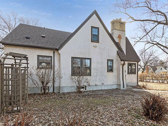 5th image of 300 E Diamond Lake Rd