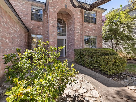 3rd image of 2229 Mockingbird Dr