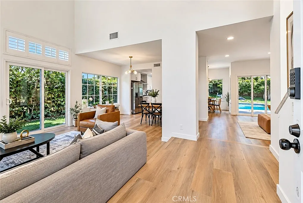 4 bed, 3.5 bath, 2382 sqft, $6,750 — Photo 3
