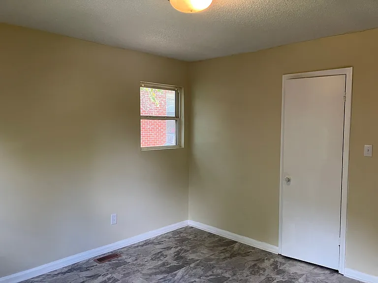 703 E Washington Ave — Photo 8