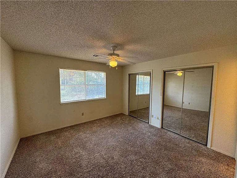 317 S 11th Pl — Photo 8