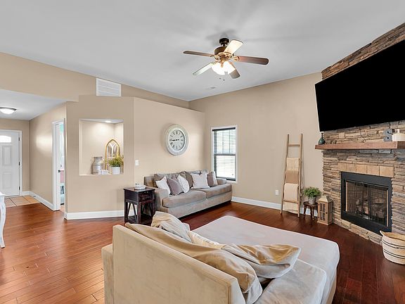 4th image of 480 Abberly Ln