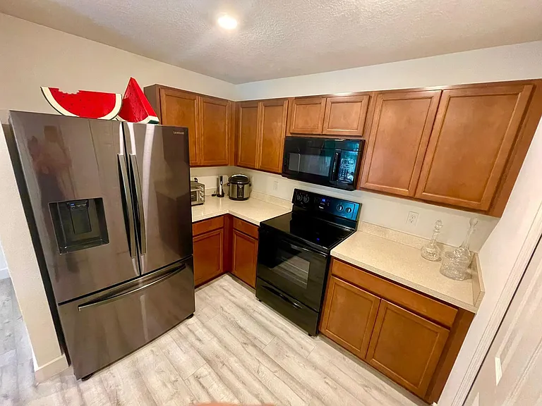 1348 SE Bayharbor St — Photo 6