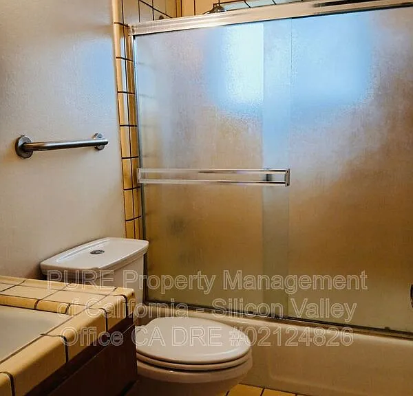 1104 E Cliff Dr #9 — Photo 4
