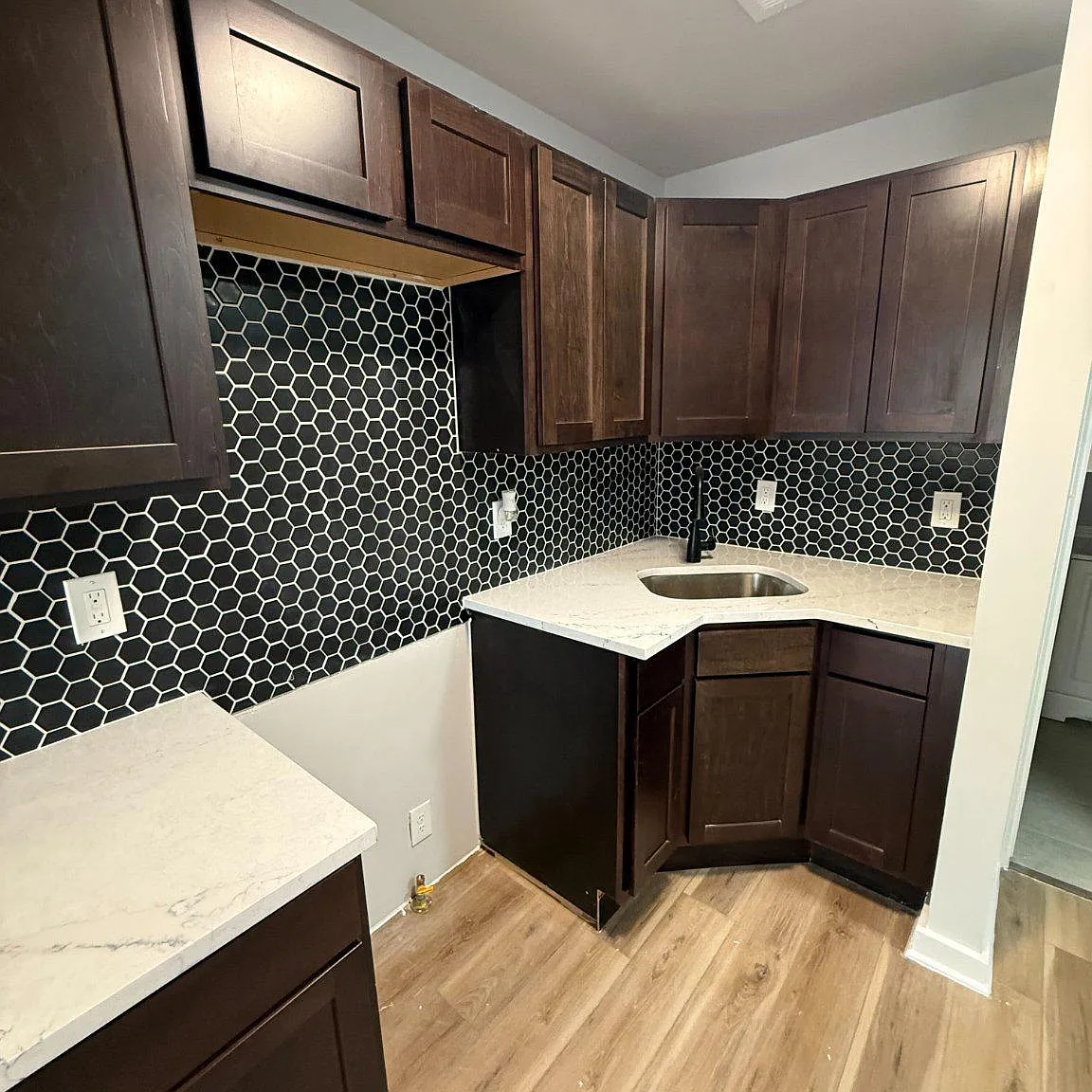 2 bed, 1.0 bath, 793 sqft, $2,100 — Photo 2