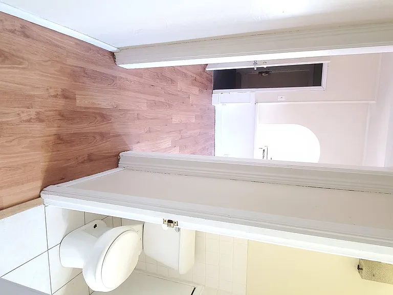 404 S Webster Ave — Photo 9
