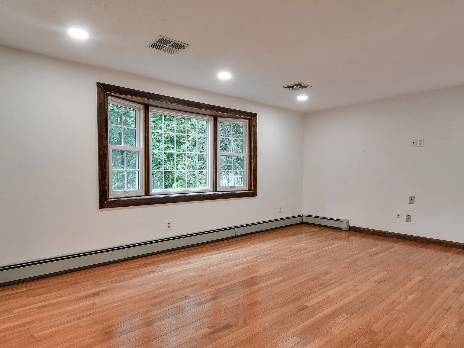 3 bed, 2.5 bath, 2386 sqft, $4,800 — Photo 3