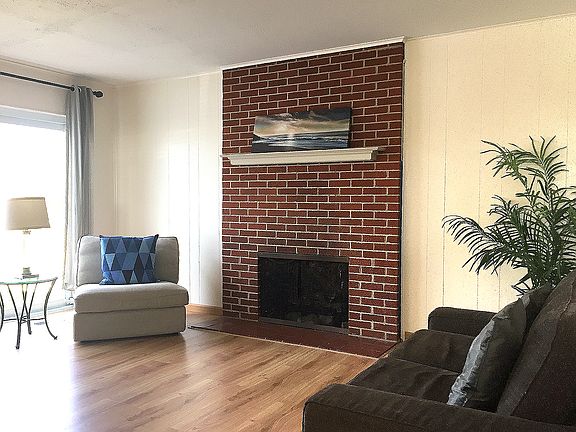 5th image of 41100 Hamilton Dr