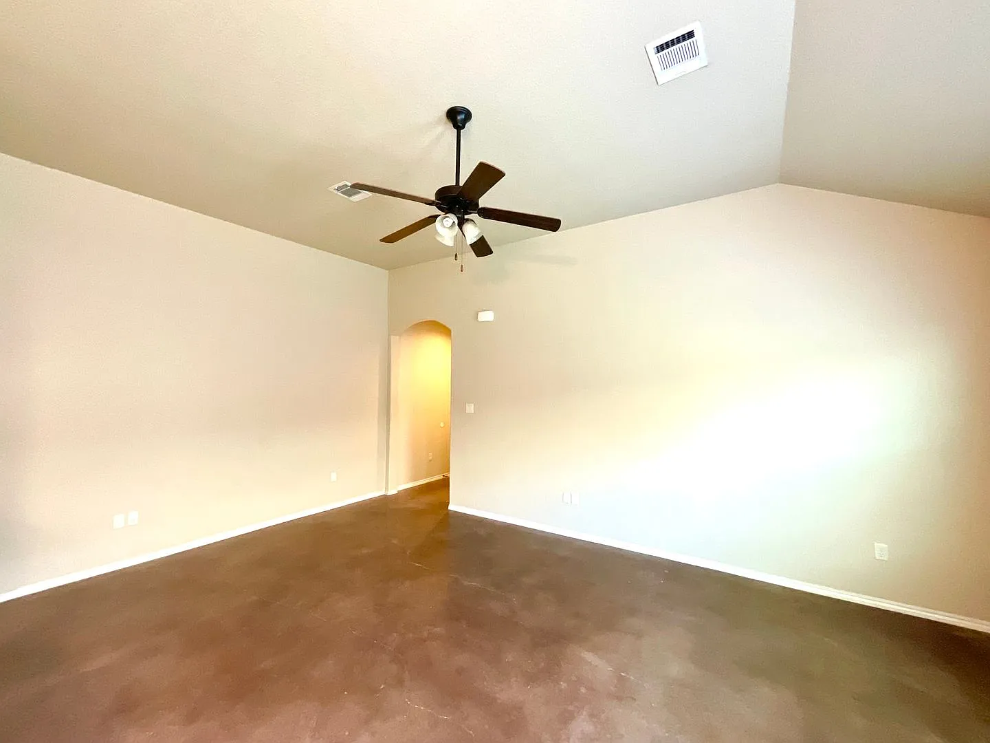 *Move In Special* High Ceilings, Fenced Yard & 2-Car Garage New Braunfels Living! — Photo 3