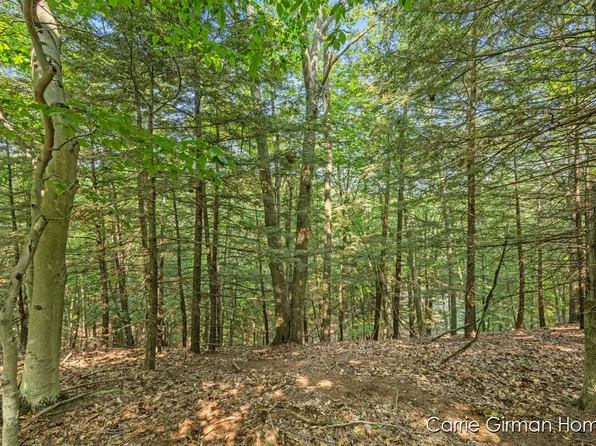 18050 Sunset Dr, Grand Haven, MI 49417