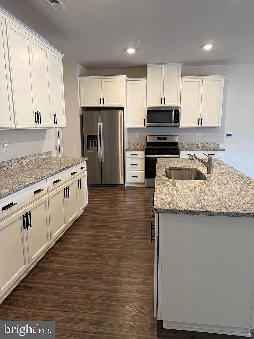 4 bed, 2.5 bath, 3546 sqft, $3,599 — Photo 4