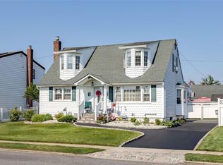 4059 Maywood Dr, Seaford, NY 11783