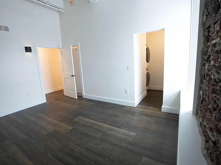 411 W Portage Ave #5 — Photo 12