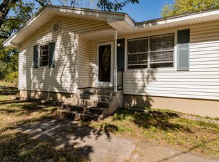 519 W Melbourne Rd, Springfield, MO 65810