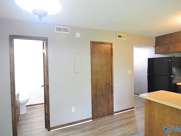 4th image of 9002 Mahogany Row SE