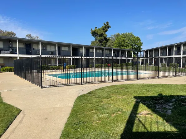 Lake Crest Apartments